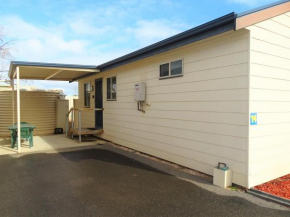 Moonta Bay Cabins - Cabin 14